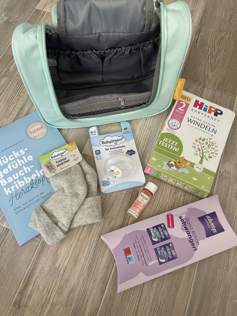 無料サンプルの中身、靴下やオムツのサンプル